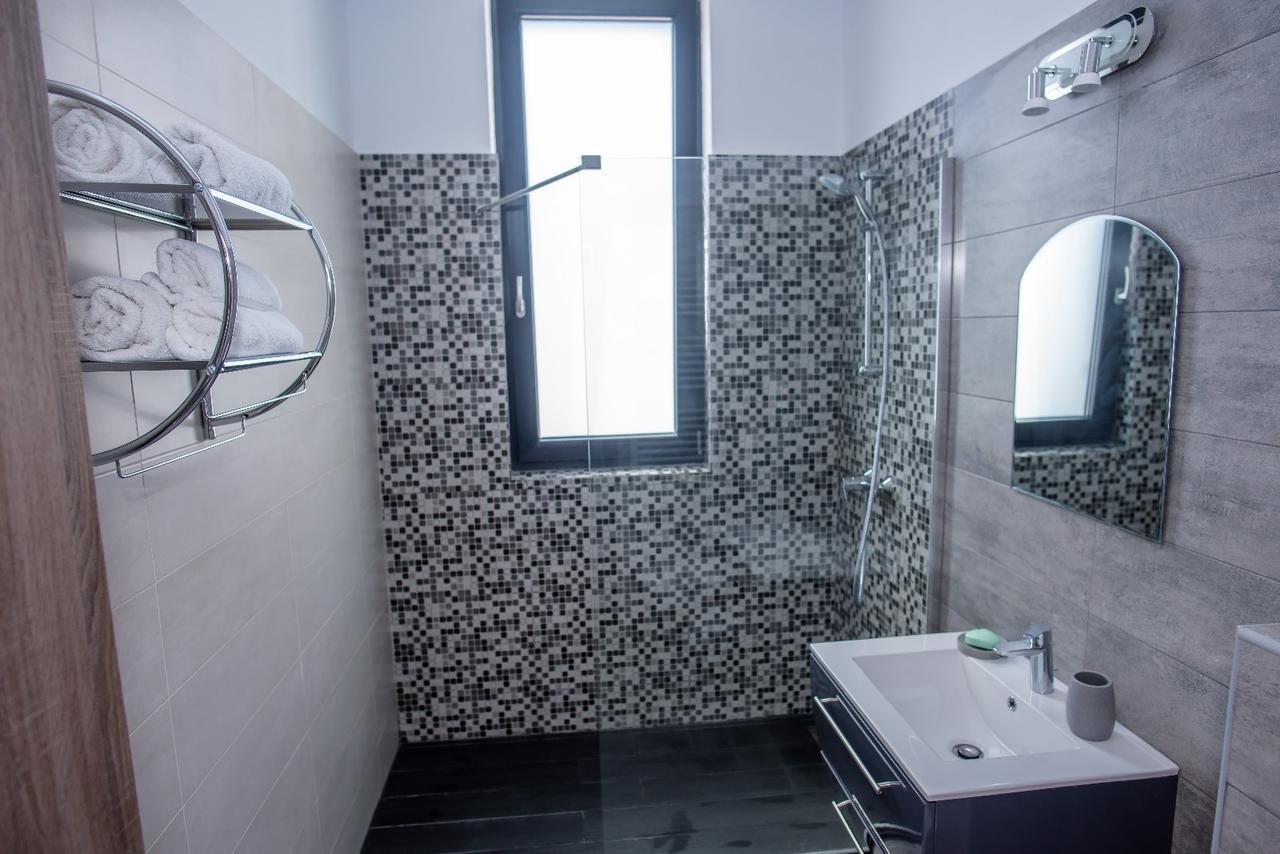 Constantinos Apartment Mamaia Nord นาโวดาริ ภายนอก รูปภาพ